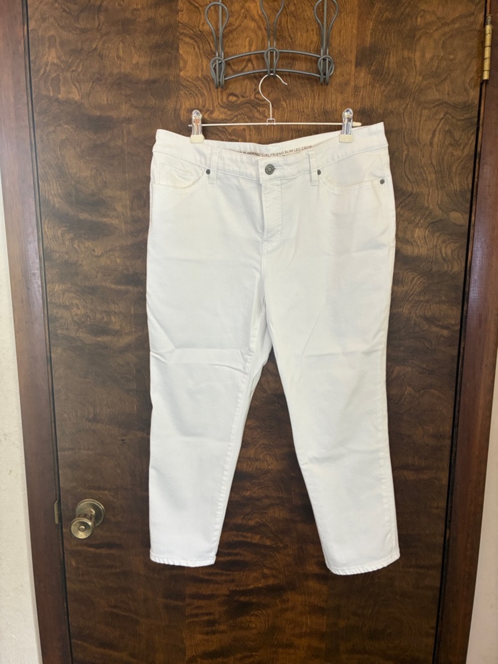 Chico's White Ankle Crop Jeans